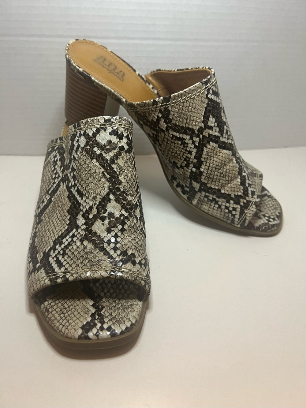 a.n.a Beach Snakeskin Block Heel Open Toe Mules Sandals Sz 8.5